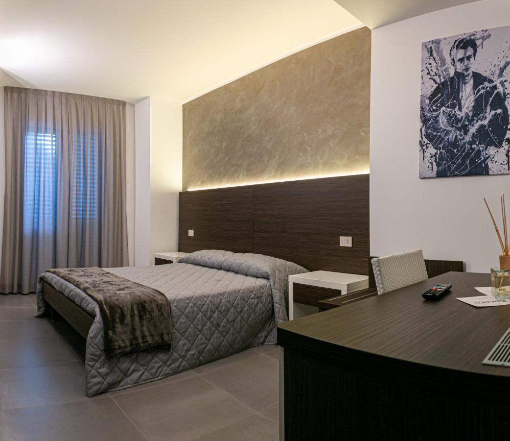 Brigante Suites Misano Adriatico Buitenkant foto