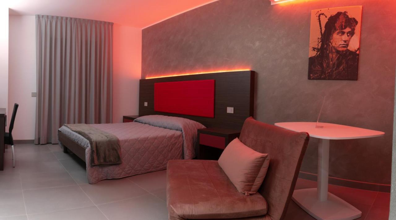 Brigante Suites Misano Adriatico Buitenkant foto