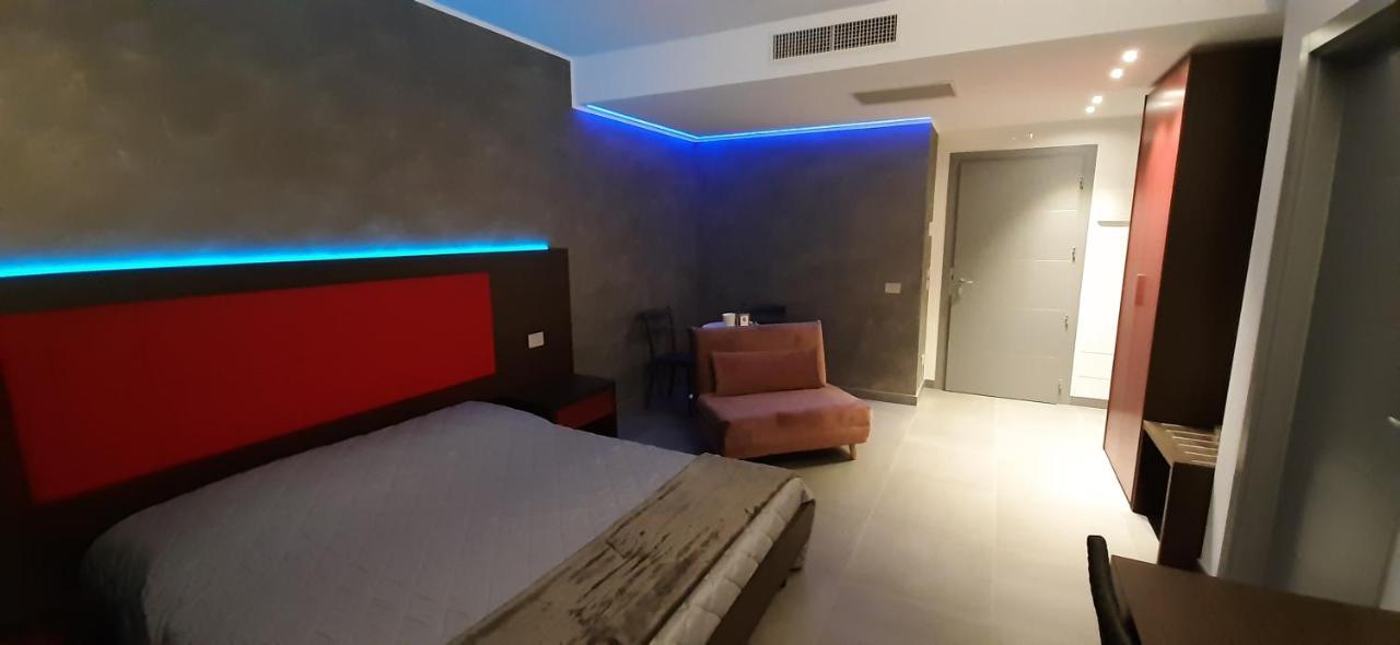 Brigante Suites Misano Adriatico Buitenkant foto